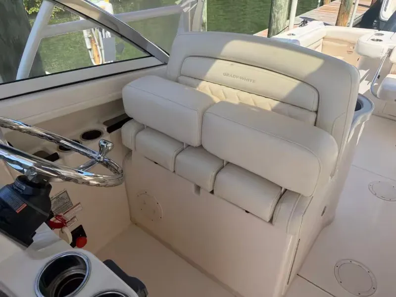 Slide: The Image of Interior of a 2018 Grady-White Freedom 307 boat. - 16