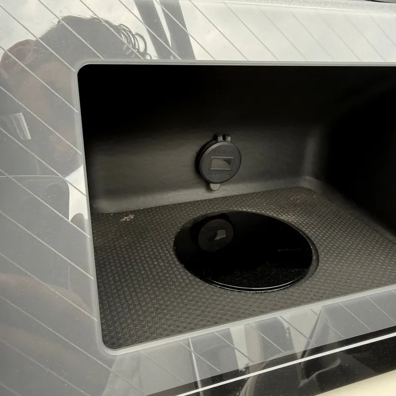 Slide: The Image of Interior of Avalon QLS25T Excalibur 2026 with socket. - 32