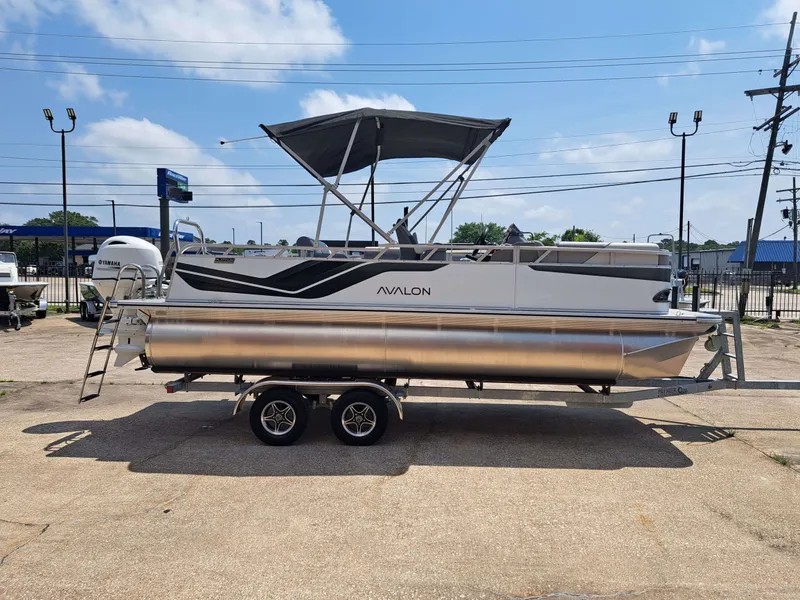 Slide: The Image of Avalon VNT VRB21 2026 pontoon boat on trailer, sunny day. - 10