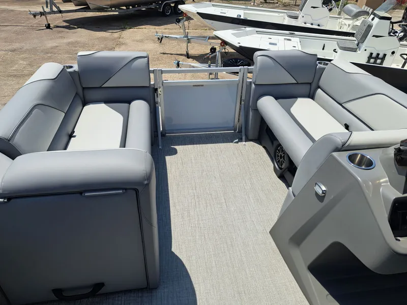 Slide: The Image of Interior of Avalon VNT VRB21 2026 with gray leather seating. - 15