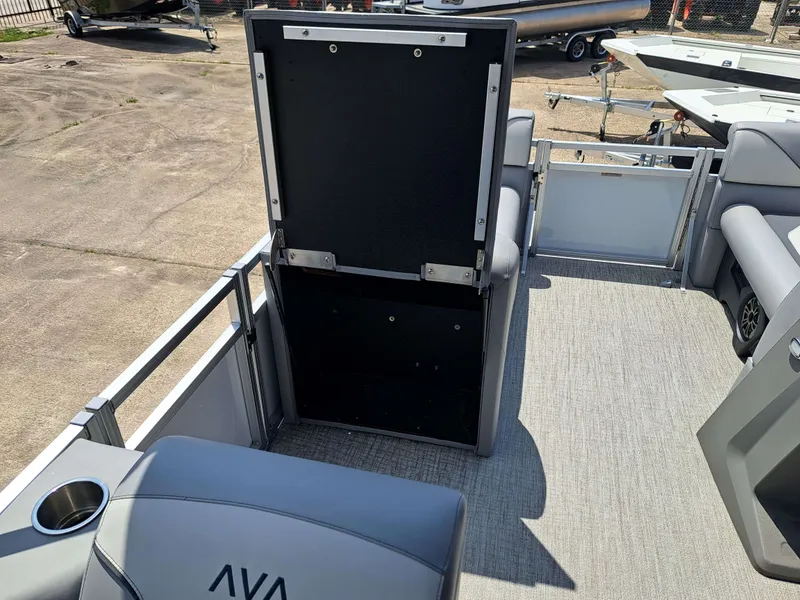 Slide: The Image of Interior of an Avalon VNT VRB21 boat, model year 2026. - 23