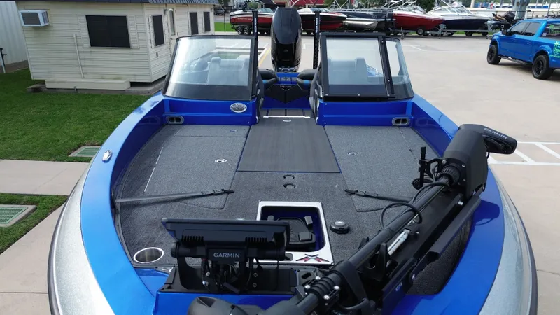 Slide: The Image of 2025 Vexus DVX22S boat with Garmin equipment, blue design. - 21