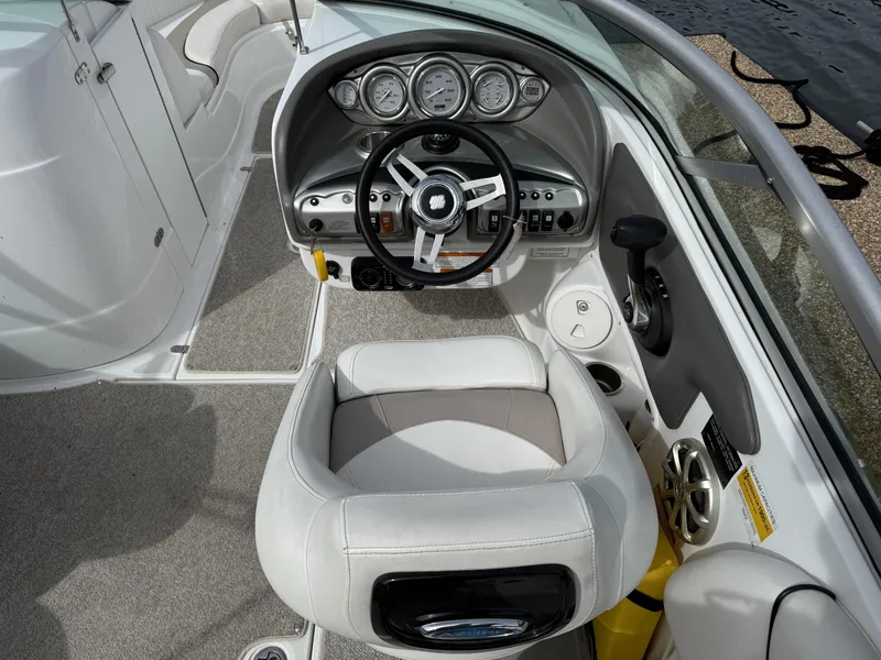 Slide: The Image of Cruisers Yachts 258 Bowrider 2013 - 18