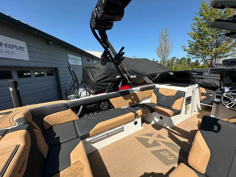Slide: The Image of MasterCraft XT24 2022 - 10
