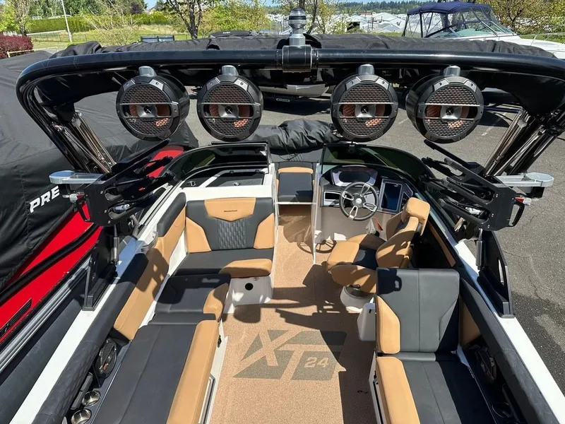 Slide: The Image of MasterCraft XT24 2022 - 11