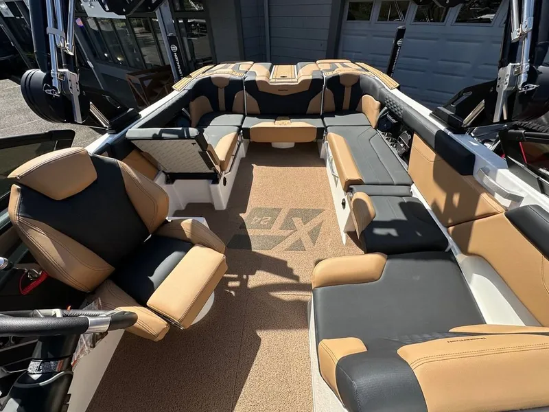Slide: The Image of MasterCraft XT24 2022 - 14