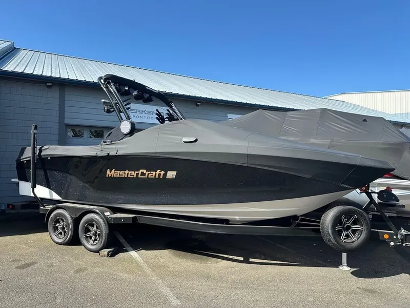 Slide: The Image of MasterCraft XT24 2022 - 3