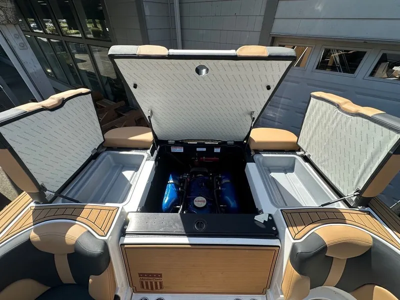 Slide: The Image of MasterCraft XT24 2022 - 4