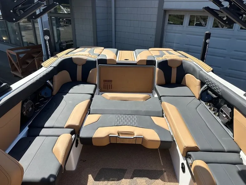 Slide: The Image of MasterCraft XT24 2022 - 5