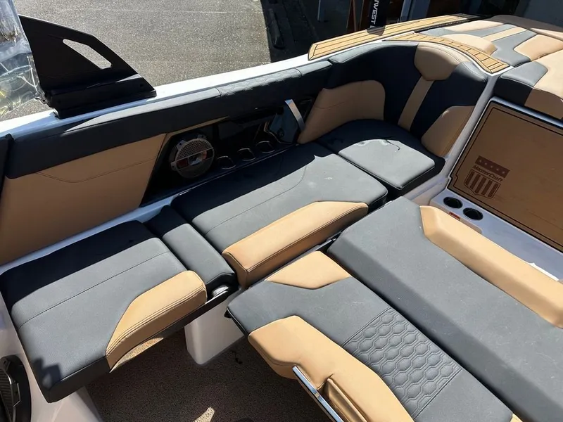 Slide: The Image of MasterCraft XT24 2022 - 6