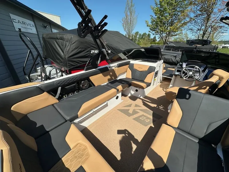 Slide: The Image of MasterCraft XT24 2022 - 9