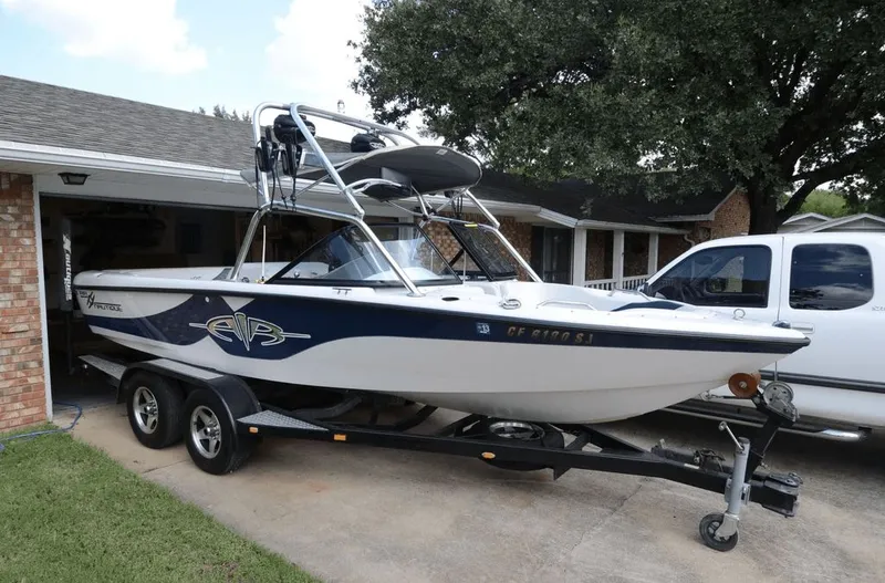 The Image of Correct Craft Air Nautique 2001 - 0