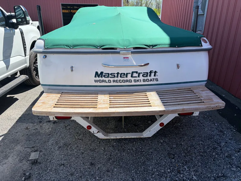 Slide: The Image of 1997 MasterCraft Prostar 205 with green boat cover. - 18