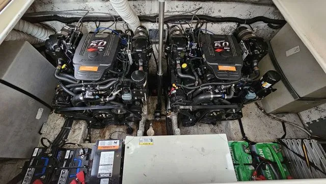 Slide: The Image of Rinker Fiesta Vee 312 2004 - 27