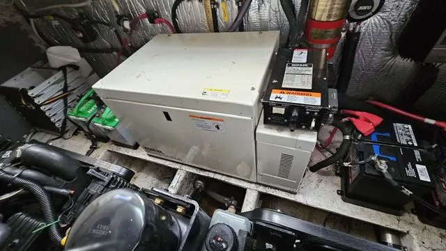 Slide: The Image of Rinker Fiesta Vee 312 2004 - 28