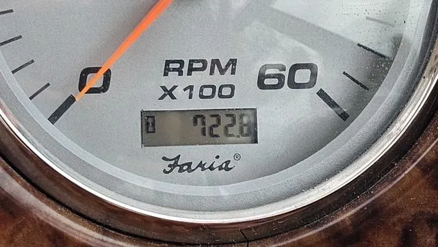 Slide: The Image of Rinker Fiesta Vee 312 2004 - 30