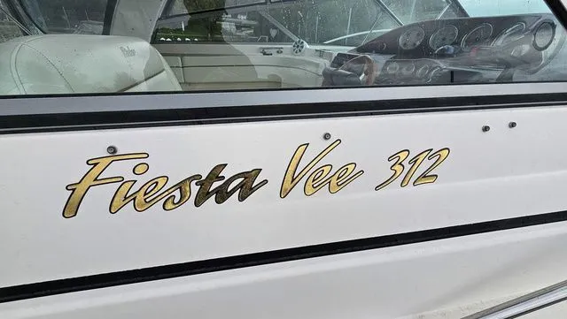 Slide: The Image of Rinker Fiesta Vee 312 2004 - 31