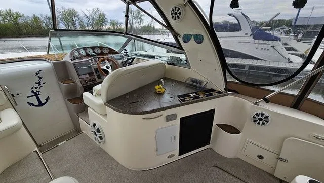 Slide: The Image of Rinker Fiesta Vee 312 2004 - 8