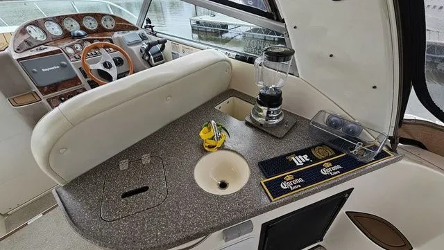 Slide: The Image of Rinker Fiesta Vee 312 2004 - 9