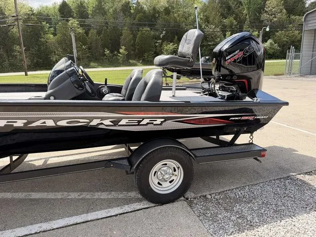 Slide: The Image of Tracker Pro Team 190 TX 2020 - 13