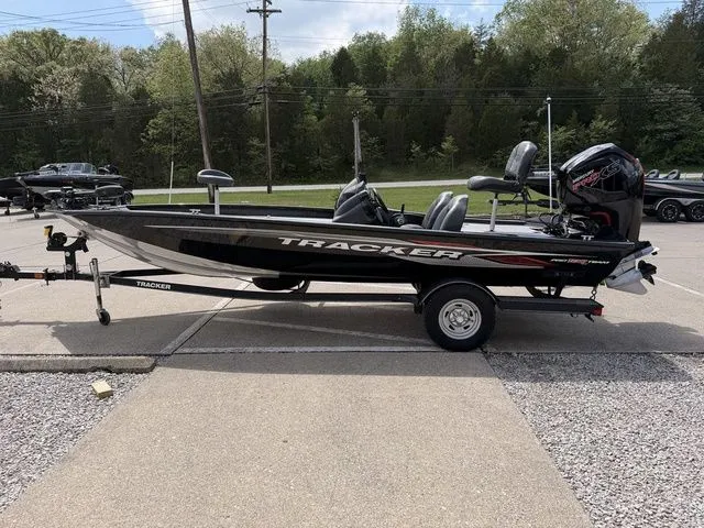 Slide: The Image of Tracker Pro Team 190 TX 2020 - 15