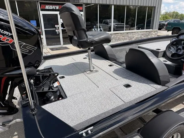 Slide: The Image of Tracker Pro Team 190 TX 2020 - 4