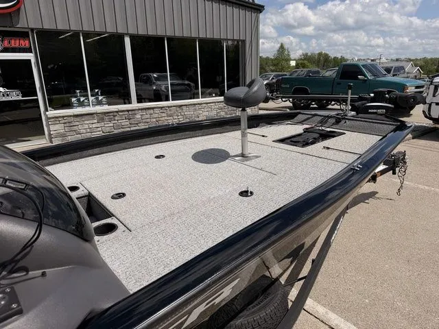 Slide: The Image of Tracker Pro Team 190 TX 2020 - 7
