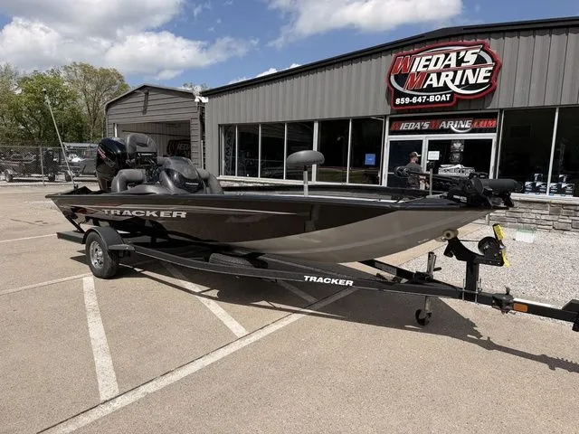 Slide: The Image of Tracker Pro Team 190 TX 2020 - 8