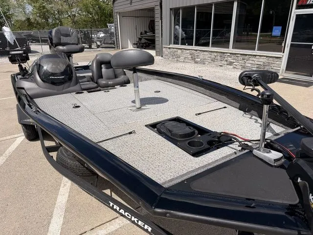 Slide: The Image of Tracker Pro Team 190 TX 2020 - 9