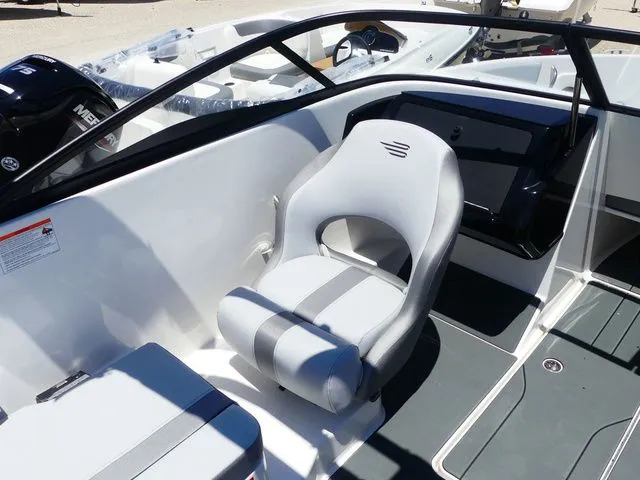 Slide: The Image of Bayliner V20 Bowrider 2026 - 13