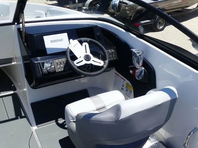 Slide: The Image of Bayliner V20 Bowrider 2026 - 14
