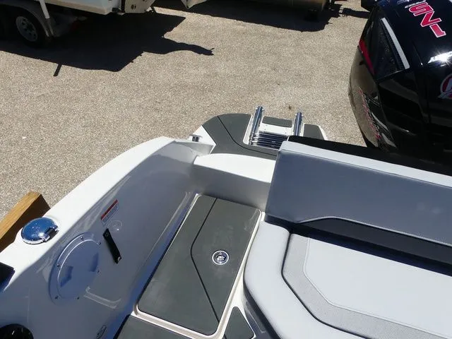Slide: The Image of Bayliner V20 Bowrider 2026 - 16