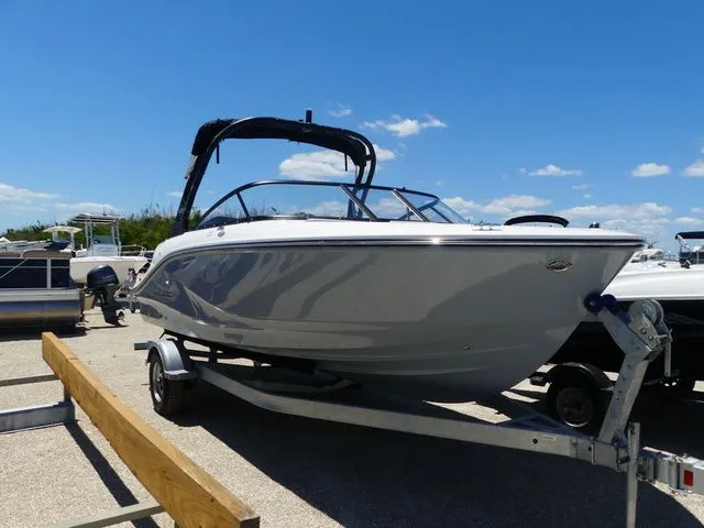Slide: The Image of Bayliner V20 Bowrider 2026 - 3