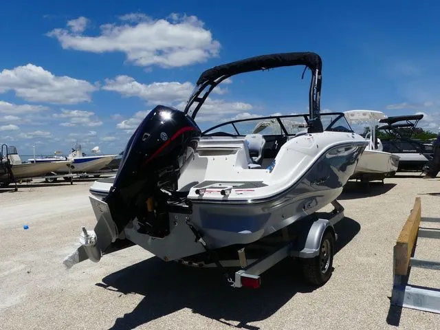 Slide: The Image of Bayliner V20 Bowrider 2026 - 4