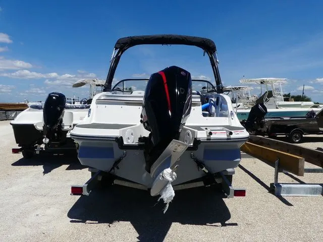 Slide: The Image of Bayliner V20 Bowrider 2026 - 5