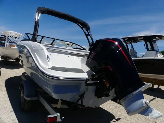 Slide: The Image of Bayliner V20 Bowrider 2026 - 6
