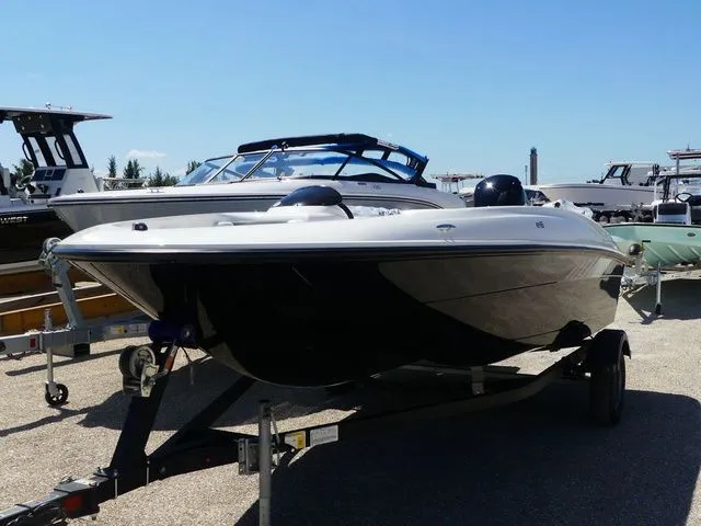 The Image of Bayliner Element E16 2026 - 1