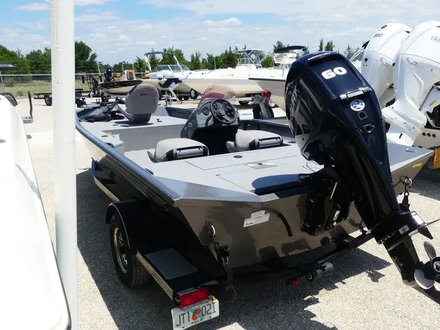 Slide: The Image of Alumacraft 175 PROWLER 2019 - 6