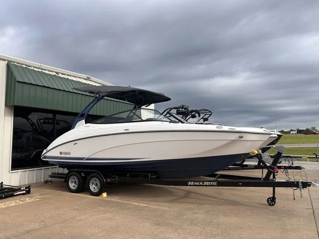 The Image of Yamaha 242SE 2020 - 1