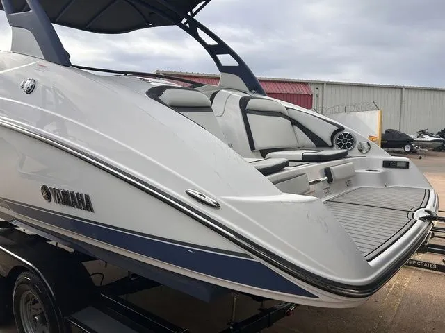 Slide: The Image of Yamaha 242SE 2020 - 10