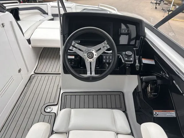 Slide: The Image of Yamaha 242SE 2020 - 16
