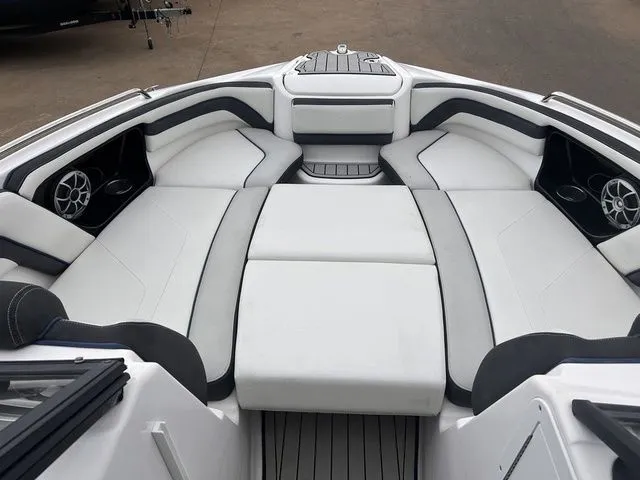 Slide: The Image of Yamaha 242SE 2020 - 17