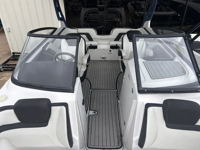 Slide: The Image of Yamaha 242SE 2020 - 18