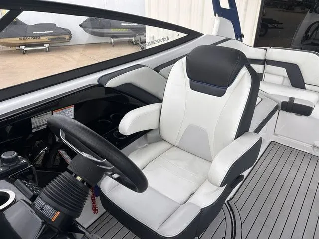 Slide: The Image of Yamaha 242SE 2020 - 20