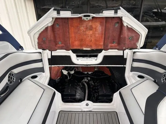 Slide: The Image of Yamaha 242SE 2020 - 23
