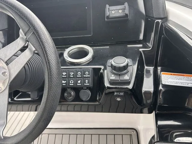 Slide: The Image of Yamaha 242SE 2020 - 24
