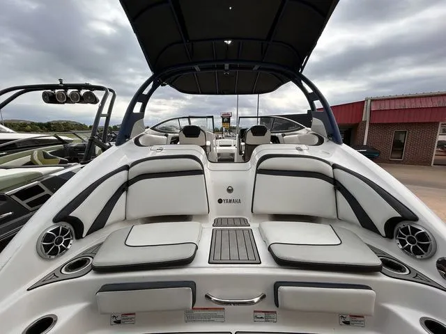 Slide: The Image of Yamaha 242SE 2020 - 8
