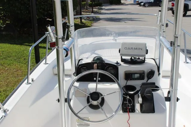 Slide: The Image of Boston Whaler 17 Montauk 2003 - 8