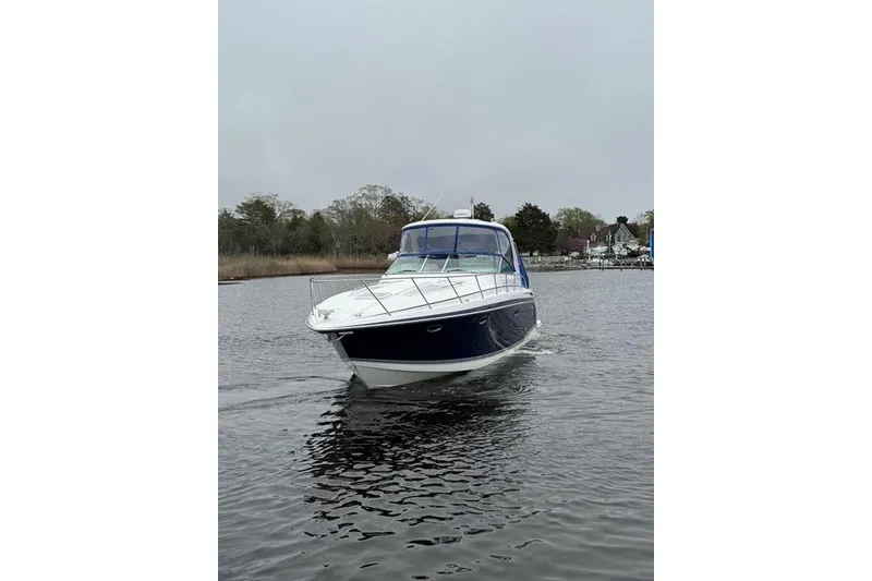 Slide: The Image of 2006 Formula 40 Performance Cruiser on calm water, overcast sky. - 14