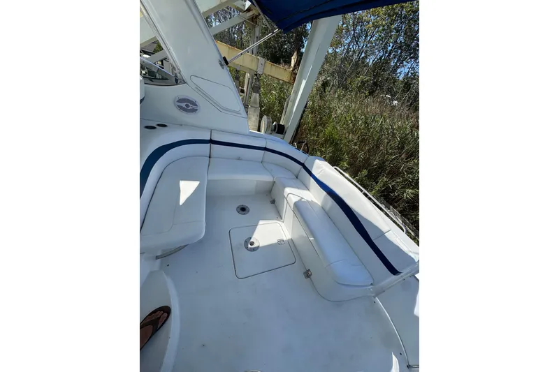 Slide: The Image of 2006 Formula 40 Performance Cruiser interior with white seating and blue accents. - 45